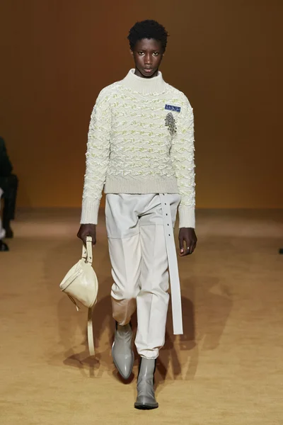 Look 17